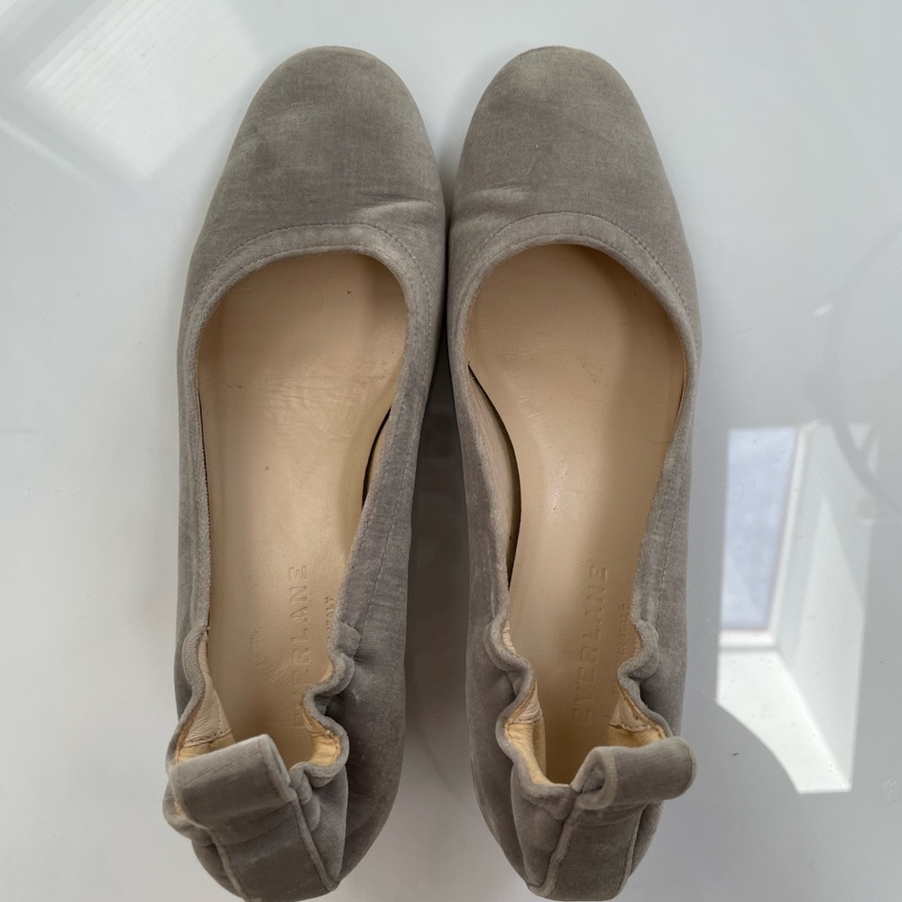 ❤️Everlane Gray Velvet Day Heel